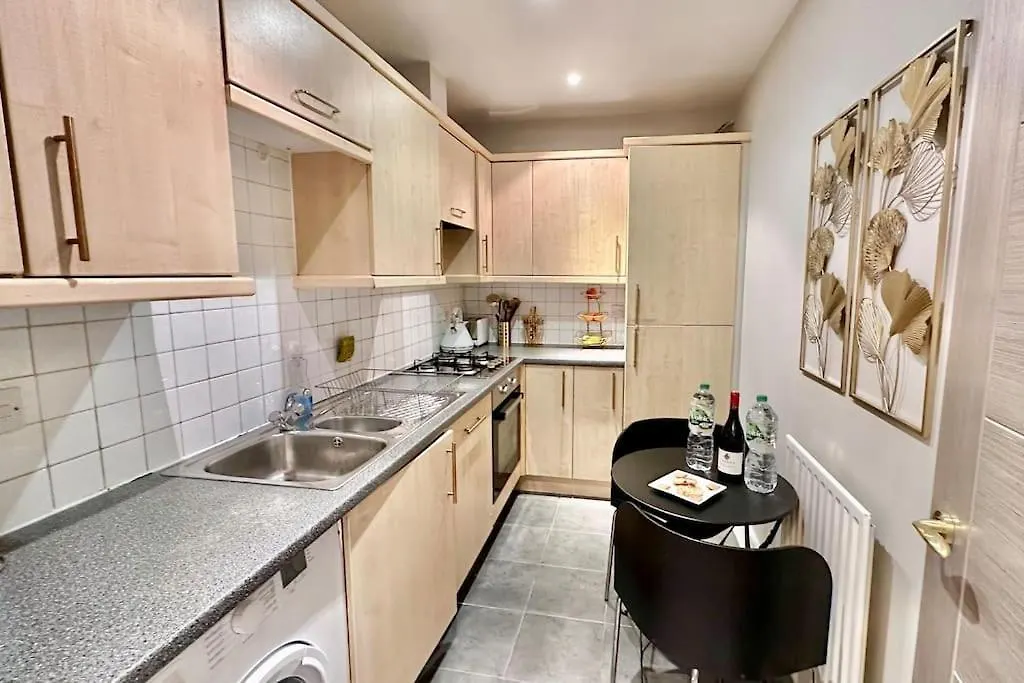 The Ivy Suite - Spacious London 3-Bed