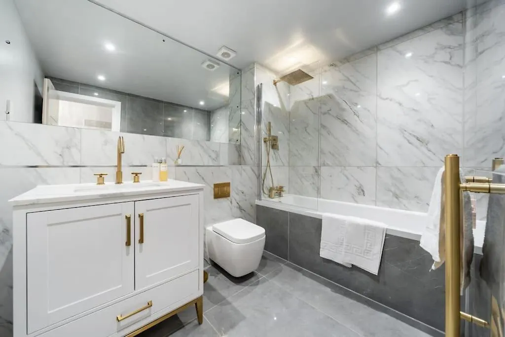 The Ivy Suite - Spacious London 3-Bed 0*,