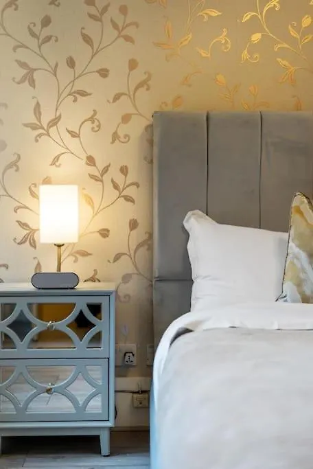 The Ivy Suite - Spacious London 3-Bed 0*,  United Kingdom
