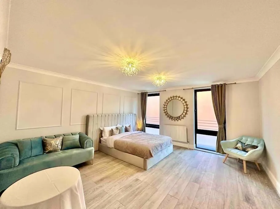 The Ivy Suite - Spacious London 3-Bed United Kingdom